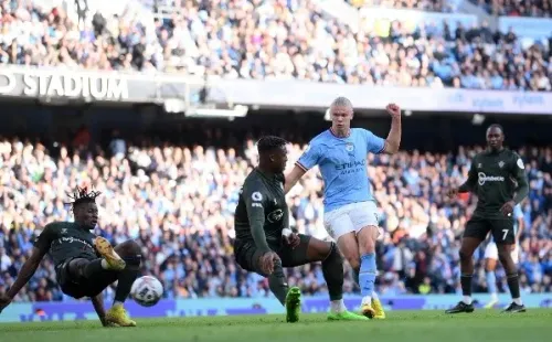 Haaland la rompe con la camiseta del Manchester City, y hay una extraña dieta detrás de todo su éxito. | Foto: Getty