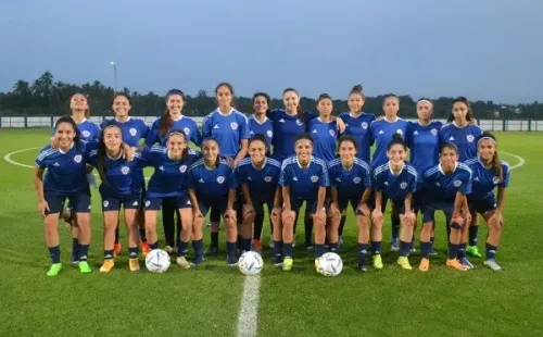 La última foto de la Selección Chilena Femenina Sub 17 antes de su debut en el Mundial. (La Roja)
