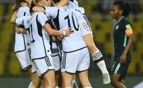 Alemania derrotó por 2-1 a Nigeria y quedó segunda de grupo tras Chile. (FIFA)