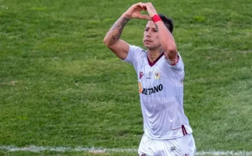 Leonardo Valencia celebra uno de los cinco goles que convirtió para Deportes La Serena en el Campeonato Nacional 2022. (Agencia Uno).