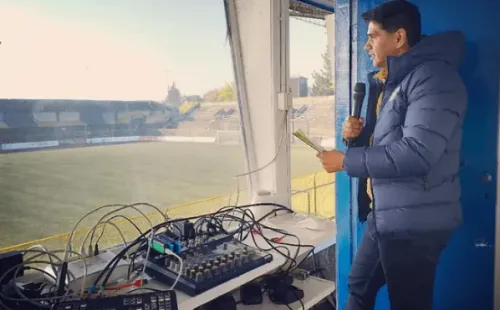 Wladimir Varas lucha por su sueño en el relato en la Tercera División. Foto: Instagram