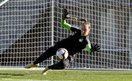 Eve Böttcher mide 1.88 mts. (UEFA)