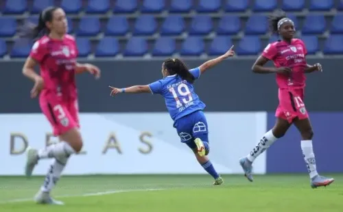 La celebración del primer gol de la U. Foto: Conmebol.