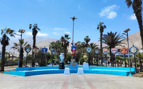 Todos los escudos en la plaza por Alexis.