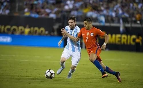 Messi le gana los partidos a Alexis, Sánchez le gana los títulos a Leo.