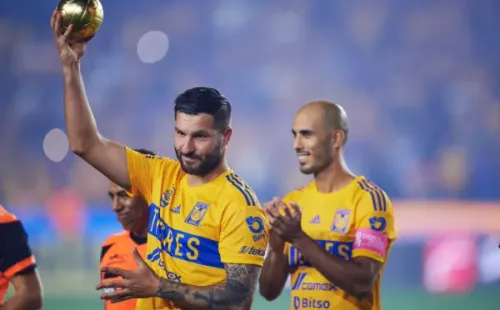 André-Pierre Gignac con el Balón de Oro en México.