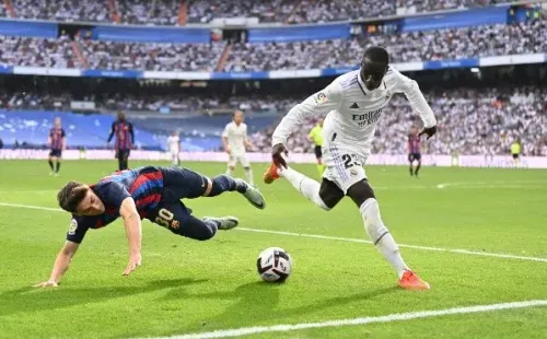 Real Madrid, puntero solitario en España gtras derrotar en el derbi al Barcelona.
