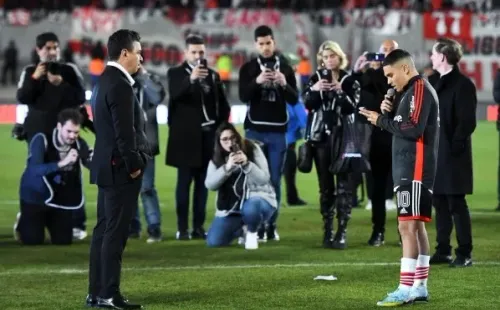 Quintero leyó la carta de despedida para Gallardo en el Monumental. | Foto: Getty