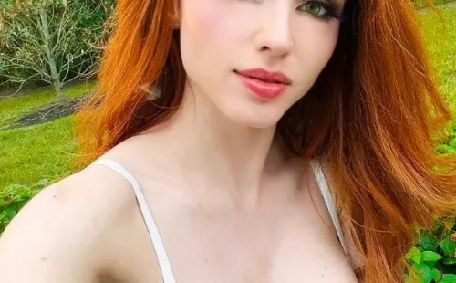 ¿Qué pasó con la popular modelo y streamer Amouranth? (Foto: Twitter)