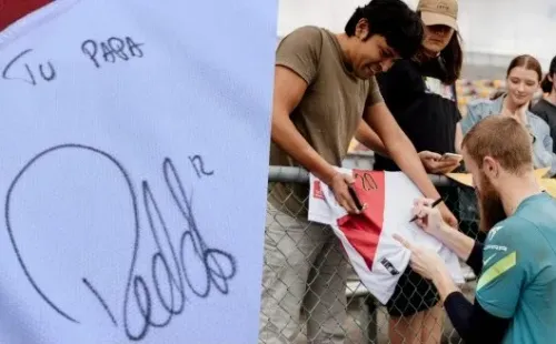 “Tu papá”, fue el mensaje que le puso Redmayne al hincha peruano junto a su autógrafo. | Foto: @RenzoGaliano / @Socceroos