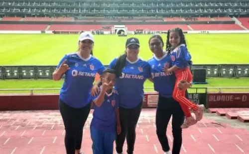 Las hermanas y sobrinos de Bárbara Sánchez la acompañaron en el segundo partido de la Copa Libertadores 2022. (Rincón del Bulla)
