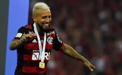 Vidal con una nueva medalla de campeón tras ganar la Copa Brasil (Flamengo)