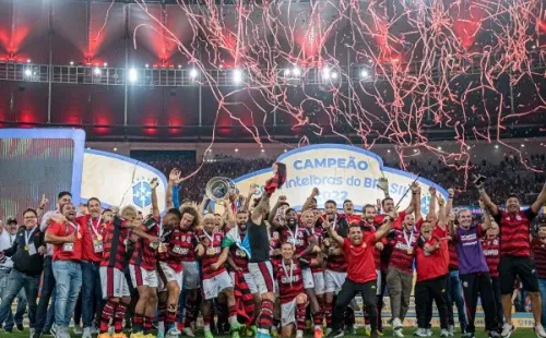 Vidal celebra su primer título con el Flamengo (Foto: Flamengo)
