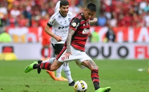 RIO DE JANEIRO, BRAZIL - SEPTEMBER 04: Erick Pulgar of Flamengo kicks the ball during a match between Flamengo and Ceara as part of Brasileirao 2022 at Maracana Stadium on September 4, 2022 in Rio de Janeiro, Brazil. (Photo by Andre Borges/Getty Images )-Not Released (NR)