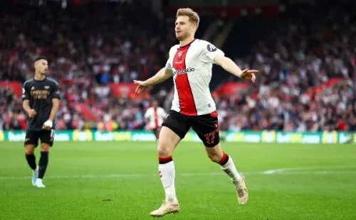 Stuart Armstrong anotó el gol del empate del Southampton ante el Arsenal y que deja en llamas la Premier League. Foto: Getty Images