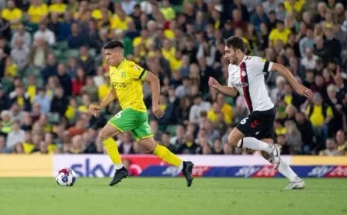 Marcelino volvió a ser titular en el equipo dirigido por Dean Smith. | Foto: Norwich City