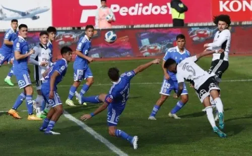 Lucero marcándole de cabeza a la U en Talca (Agencia Uno)