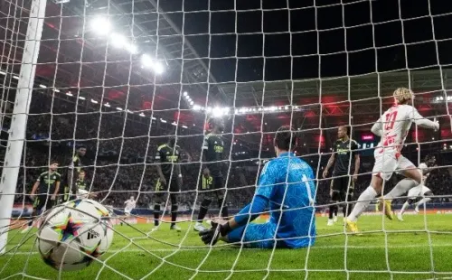 Thibaut Courtois golpeó la mesa tras la primera derrota del Real Madrid en la temporada. Foto: Getty Images