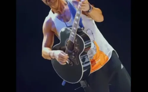 Arjona con las poléras del Mago Jiménez.