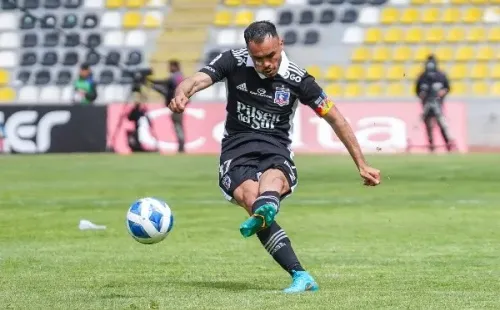 Gabriel Suazo en acción en el duelo que Colo Colo le ganó por 2-0 a Coquimbo Unido y en el que confirmó el título en el Campeonato Nacional 2022. ( Guille Salazar).