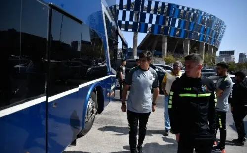 Palestino llegó al estadio y no los dejaron entrar.