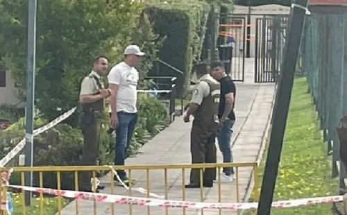 El momento en que carabineros asume la situación. Foto: @DiegoDeporOhi
