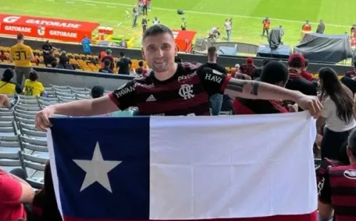 El Cazuela con la bandera de Chile.