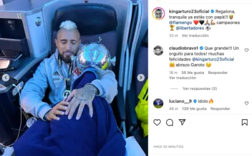 El saludo de Claudio Bravo a Arturo Vidal.