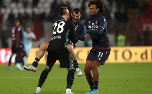Gary celebró con todo la remontada del Bologna. | Foto: Getty