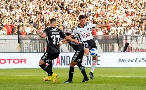 Marco Rojas asistió, marcó un golazo y la rompió imitando a Daddy Yankee en la celebración de Colo Colo. Foto: Guille Salazar, RedGol.