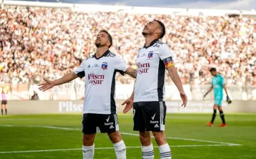 Suazo emula junto a Costa la celebración del uruguayo-peruano