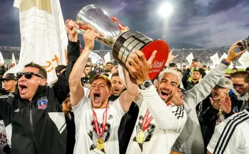 Gil y Lucero celebran dando la vuelta olímpica