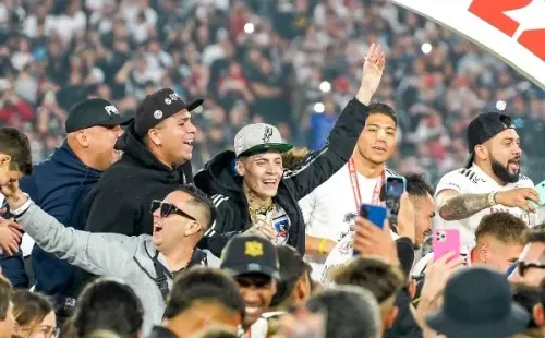 Marcianeke se unió a los festejos de Colo Colo en la cancha del Monumental