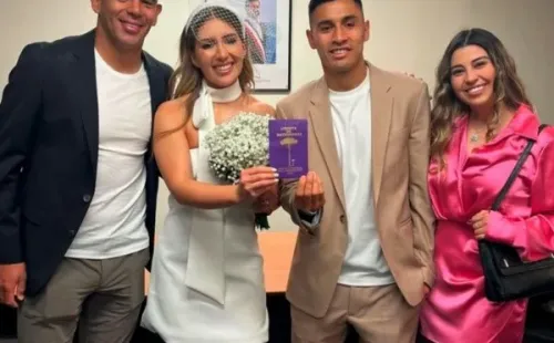 Pavez junto a Baeza en su matrimonio (Instagram)