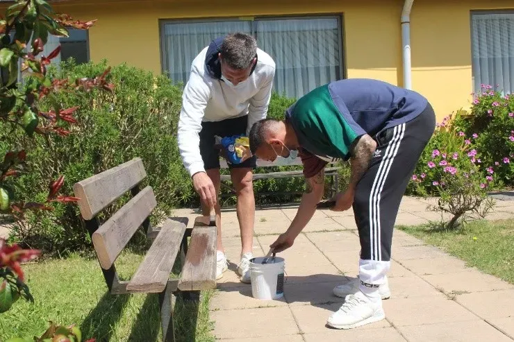 Jugadores Huachipato en la Fundación Las Rosas