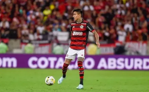 Erick Pulgar está en los planes del Flamengo para el 2023 y Colo Colo se despide de su opción por ficharlo. Foto: Comunicaciones Flamengo.