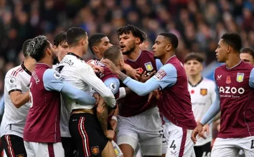 Cristiano Ronaldo debió ser separado tras su encontrón con Tyrone Mings. Foto: Getty Images