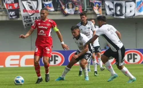 Un intenso partido disputaron Ñublense y Colo Colo en Chillán (Agencia Uno)
