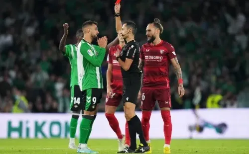 El Clásico Andaluz entre Betis y Sevilla terminó con tres expulsados. Foto: Getty Images
