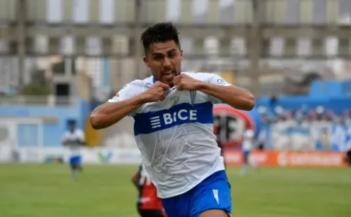 Pinares festeja uno de sus dos goles en el Calvo y Bascuñán
