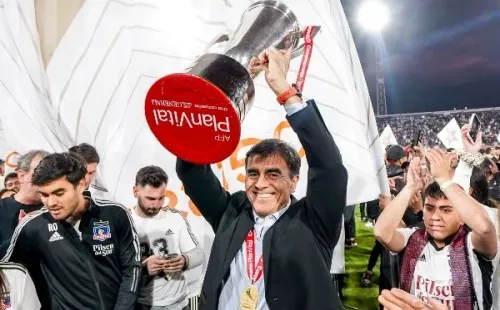 Gustavo Quinteros fue contactado por el Santos de Brasil, pero por ahora sigue en Colo Colo. Foto: Agencia Uno