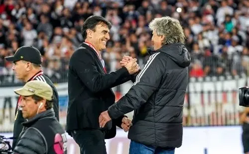 Gustavo Quinteros se abraza con Daniel Morón en la fiesta de entrega de copa del título 33 de Colo Colo. (Guille Salazar).