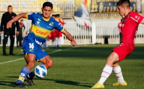 Adrián Sánchez, el volante argentino que Everton de Viña del Mar quiere quedarse a título definitivo. (Agencia Uno).
