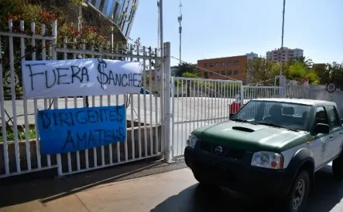 Los hinchas de Deportes Antofagasta parecen haber perdido la paciencia con Jorge Sánchez, presidente de la institución. (Agencia Uno).