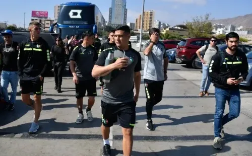 Palestino llegó hasta el estadio Regional Calvo y Bascuñán el día que debía jugarse el partido, pero el reducto no estaba disponible. (Agencia Uno).