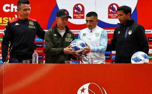 La conferencia en la previa del duelo. Foto: Agencia Uno.