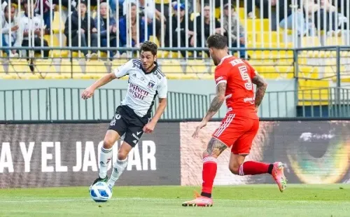 Marco Rojas enfrenta la marca de Bruno Zuculini en el amistoso que River Plate le ganó a Colo Colo en Viña del Mar. (Guille Salazar).