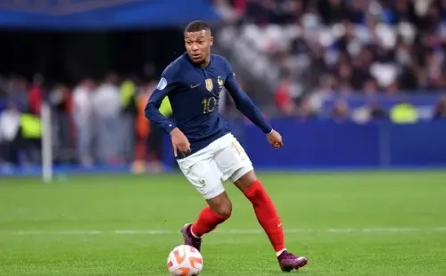 Mbappé estuvo cerca de dejar la selección francesa, pero se dejó amedrentar por los racistas. | Foto: Getty