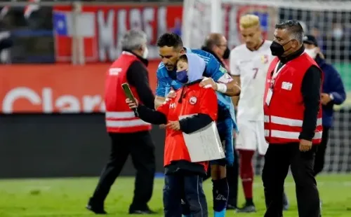 Bravo, uno de los máximos referentes que tiene el fútbol chileno, envió un mensaje a las nuevas generaciones. | Foto: Agencia Uno