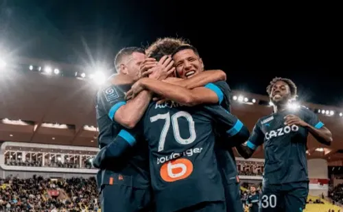 Amine Harit celebró con mucho fervor el golazo de Alexis Sánchez al AS Mónaco. (Twitter Olympique de Marsella)